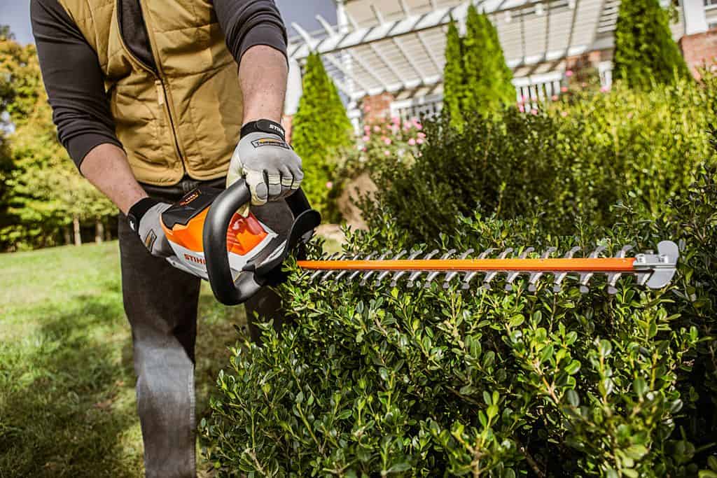 Adaptable -Tools-And-Fast-Charging-Batteries-Richardsonsaw